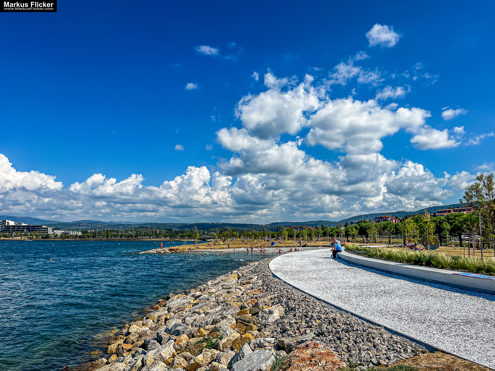 Plaža Žusterna Strand Beach New Koper Obmorski Park Island Seehafenstadt in Slowenien an der Adria Istrien #visitslovenia #ifeelslovenia #visitkoper Plaža Žusterna Strand Beach New Koper Obmorski Park island Seehafenstadt in Slowenien an der Adria Istrien #visitslovenia #ifeelslovenia #visitkoper