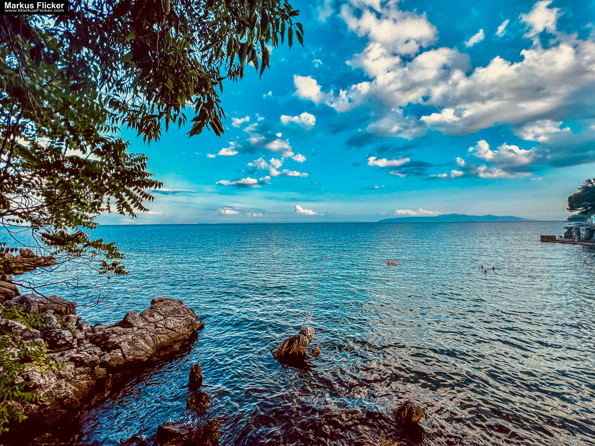 Reisefotografie Reisen und Leben Travelblog Reiseberichte Reisefotografie und Fotoreise Graz Steiermark Slowenien Kroatien Italien Ungarn inkl. 37 ausführliche Fototipps und Bildideen Lovran Ufer Küste Primorje-Gorski kotar Lorbeer Istrien Kroatien Adria #visitcroatia #visitlovran