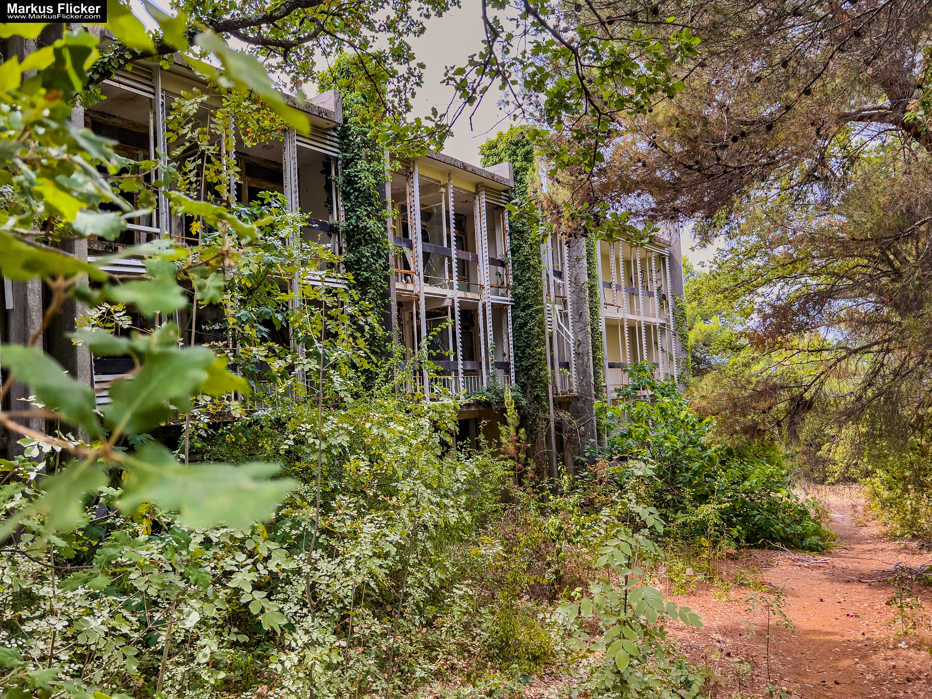 Reisefotografie Reisen und Leben Travelblog Reiseberichte Reisefotografie und Fotoreise Graz Steiermark Slowenien Kroatien Italien Ungarn inkl. 37 ausführliche Fototipps und Bildideen Haludovo Palace Hotel Lost Place Photography Malinska Krk Kroatien Istrien Adria #Malinska #VisitMalinska #SeaOfExperiences #visitcroatia #visitkrk #markusflicker