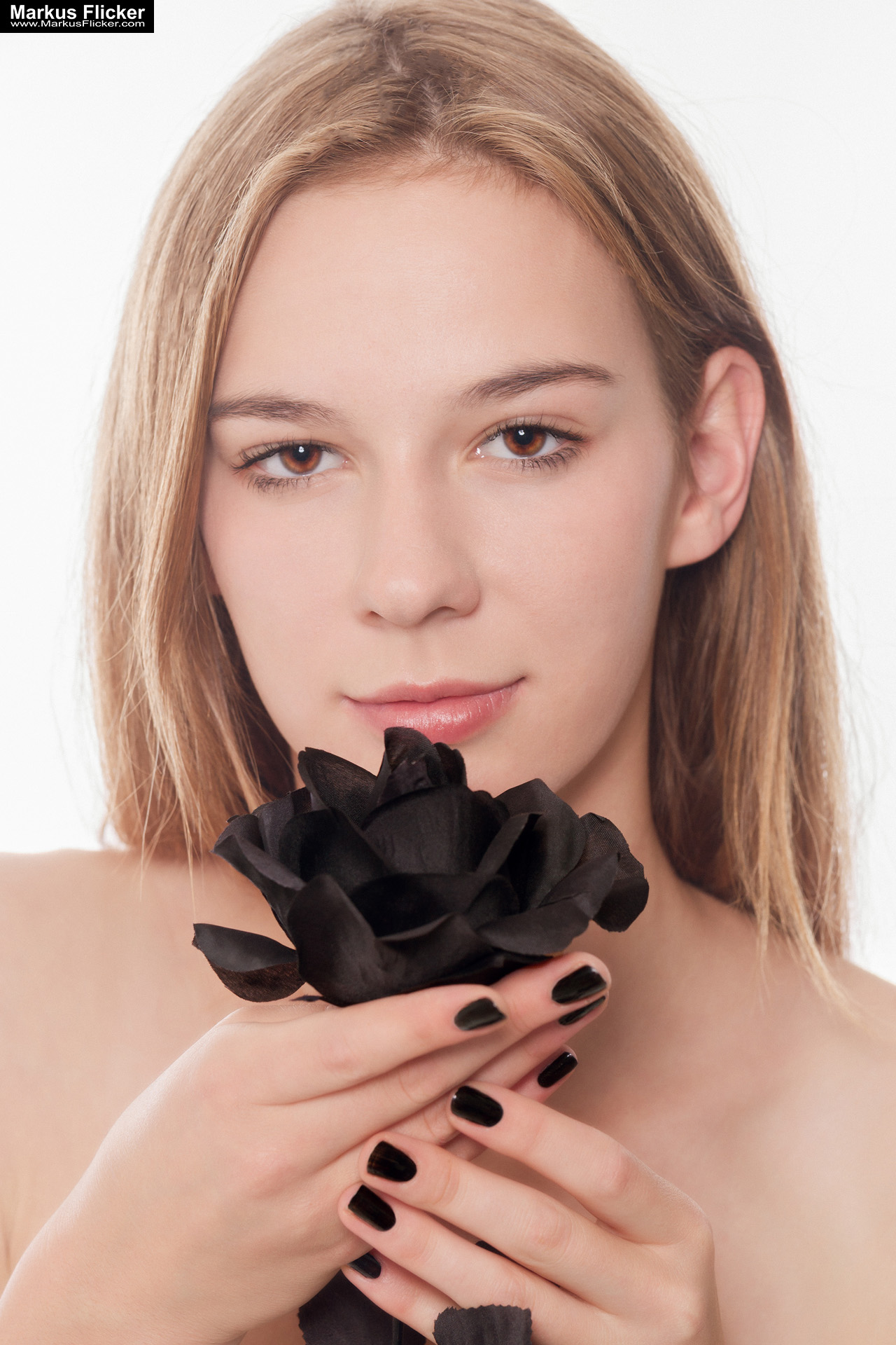 Kreative TFP-Shootings Fotos & Videos im Raum Graz, Maribor & Gleisdorf inkl. 37 Vorteile Portrait Female Model Paula Outdoor und Studio Fotoshooting Photography