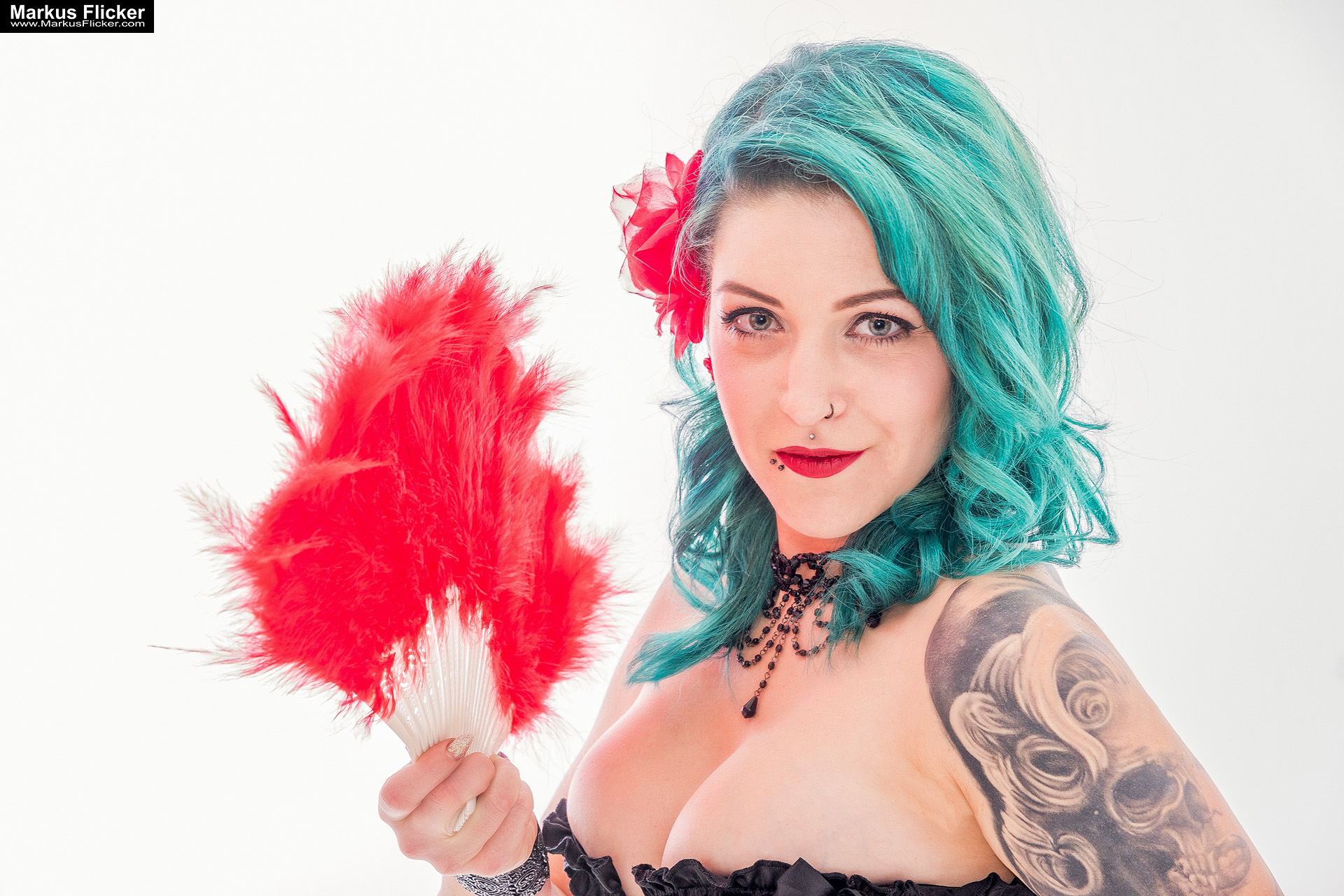 Female Model Elisa Dessous Burlesque Corsage Portrait Photoshoot im Fotostudio