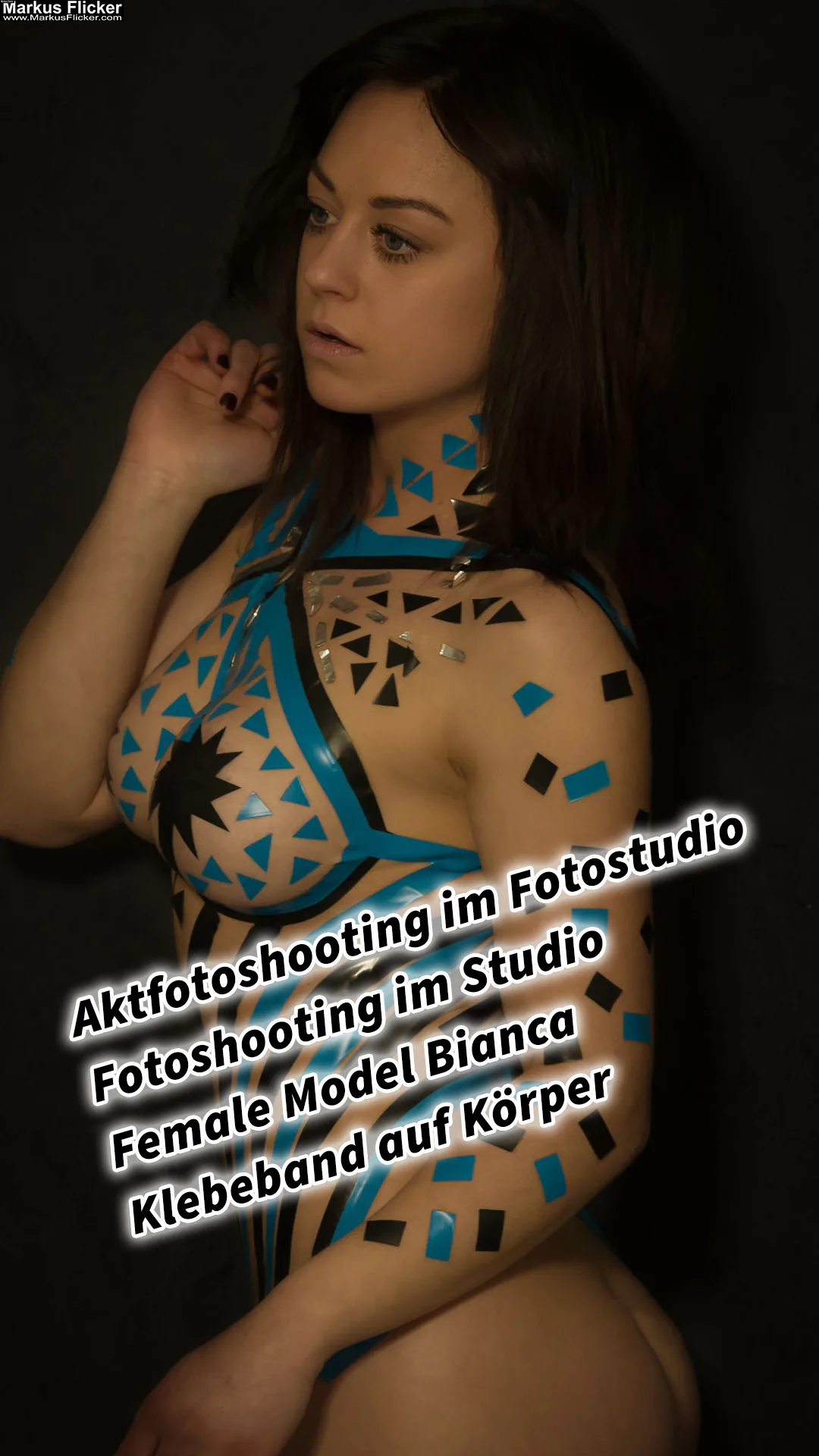 Aktfotoshooting im Fotostudio Fotoshooting im Studio Female Model Bianca Klebeband auf Körper #TapeTheModelPhotography inkl. 37 Fototipps und Bildideen