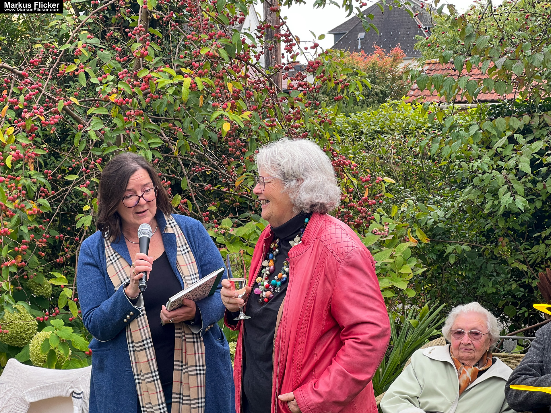 Eva Hollinger in Graz. Fotos und Video von der Ausstellung "My First Solo" Fotos und Video von der Ausstellung "My First Solo" von Eva Hollinger in Graz