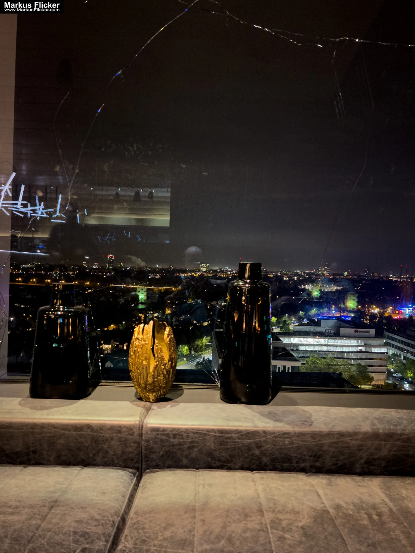 37 Tipps und Tricks zum Aufenthalt in einem Hotel auf Reisen. Roadtrip in Europa. Reisen mit dem Auto innerhalb der EU. Citytrips, Camping, Landschaft, Rundfahrt mit dem PKW, romantische Städte und Urlaubsinspiration Lindner Congress Hotel Düsseldorf am Rhein NRW