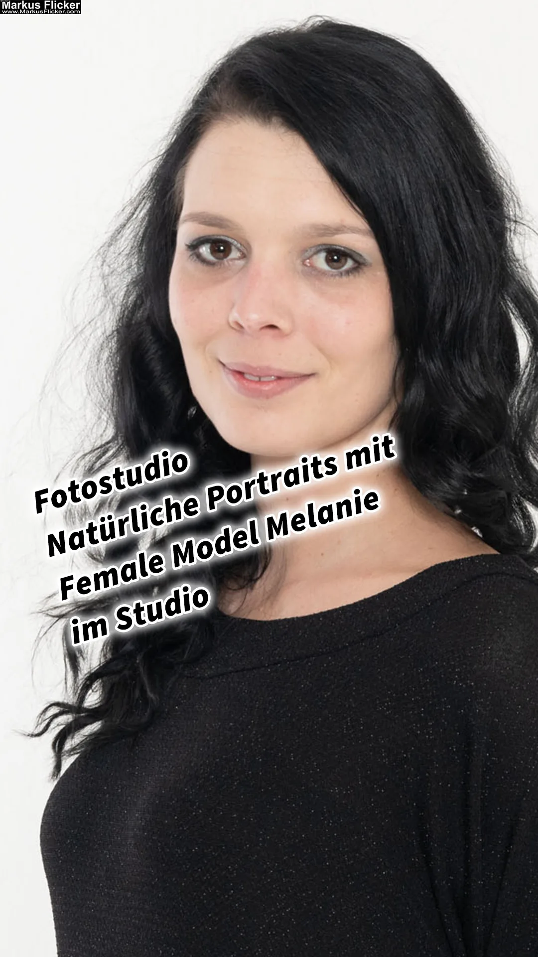 Fotostudio Natürliche Portraits mit Female Model Melanie im Studio spontan und gemütlich mit Jeans