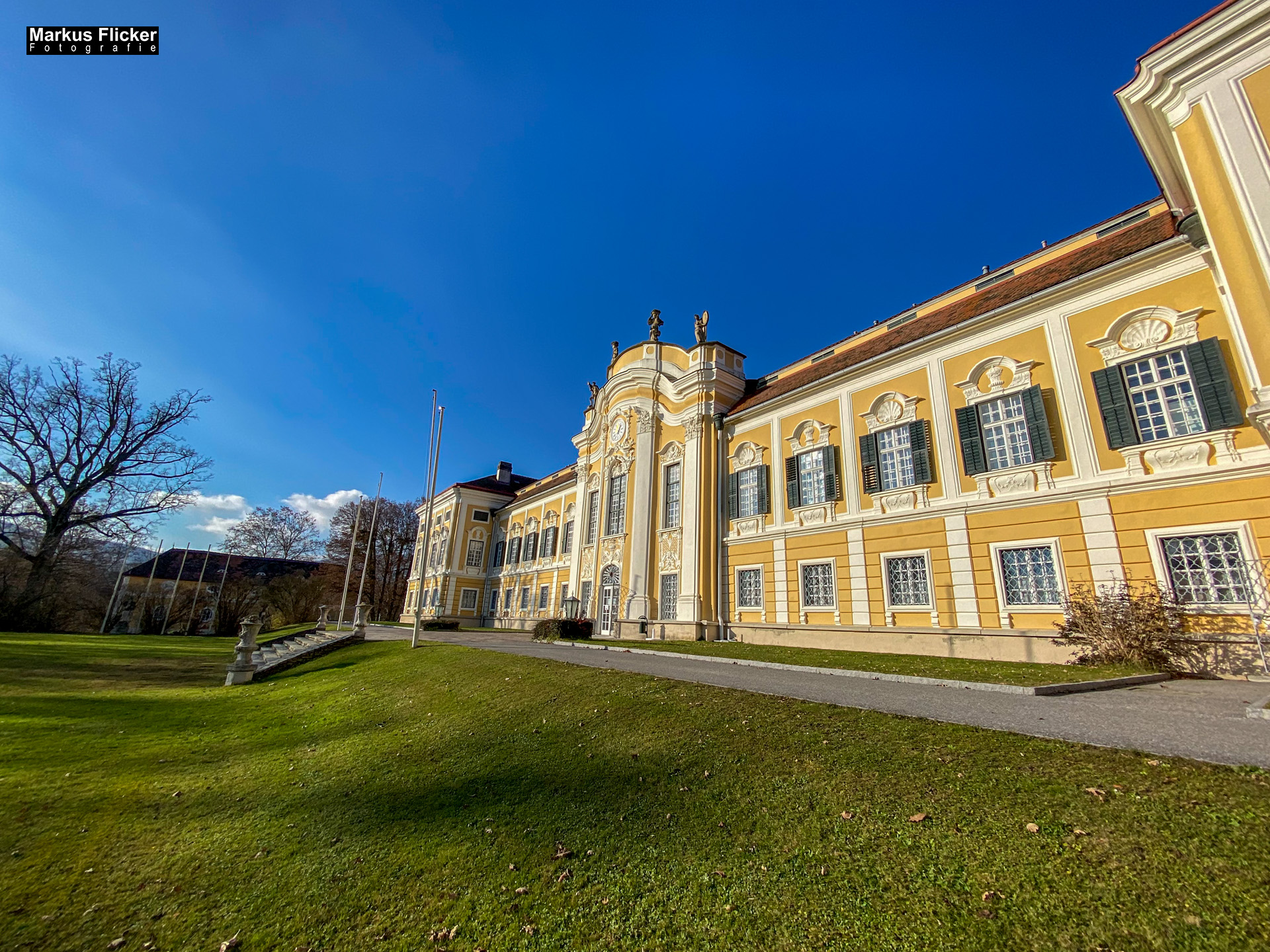 Schloss Schielleiten mit Teich in der Steiermark Österreich #visitstyria #visitaustria BSFZ Austrian Sports Resorts