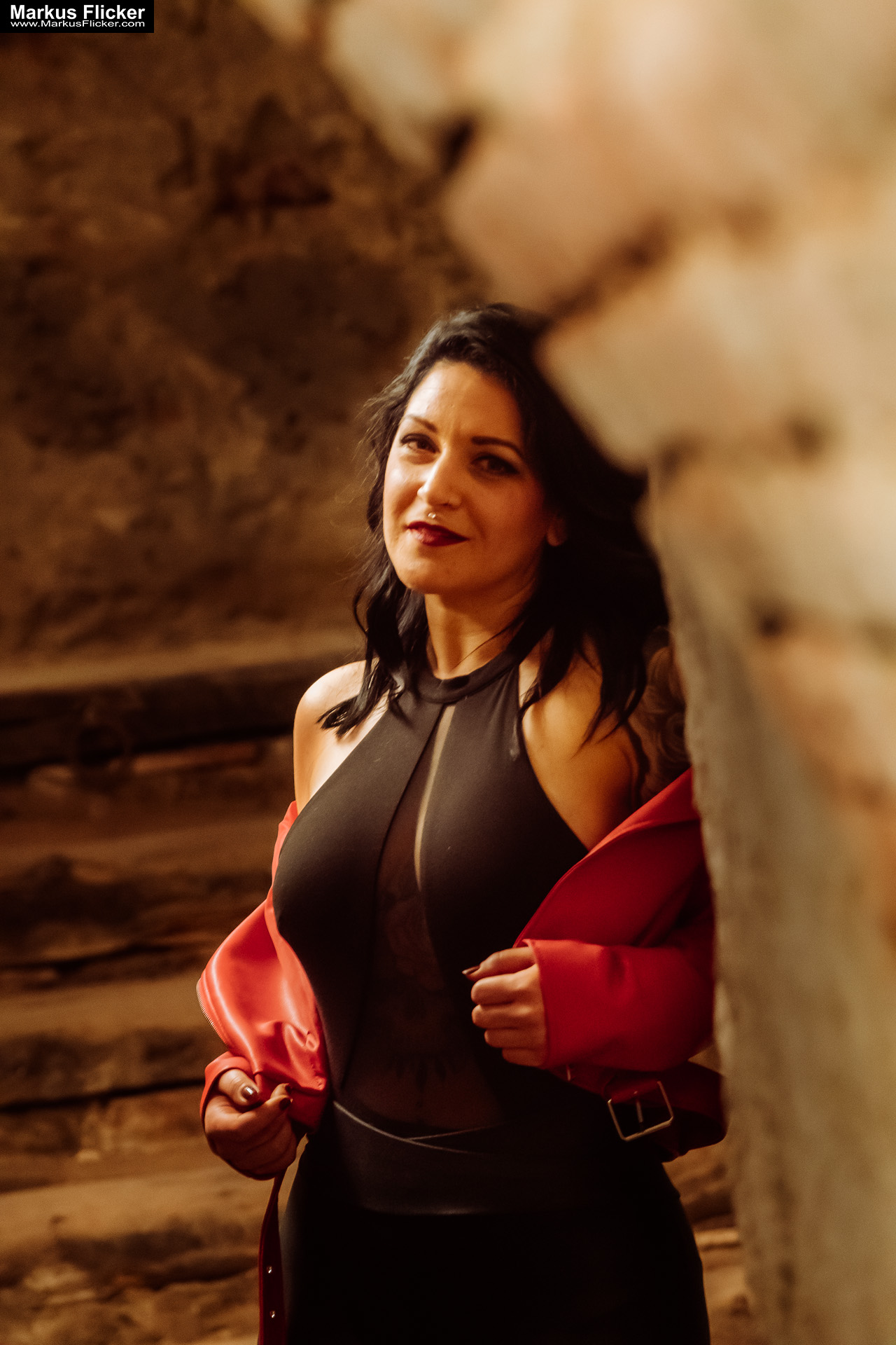 Red Jacket Underground Keller Gewölbe Portrait Photography Female Tattoo Model Elisa in Graz