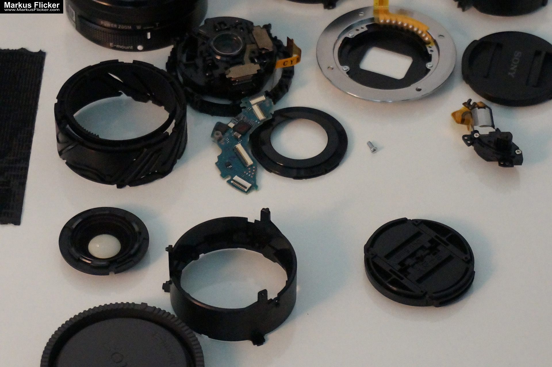 Foto Objektiv Sony SELP1650 zerlegt. Schon mal ein Objektiv von Innen gesehen? Foto Objektiv Sony SELP1650 zerlegt. Schon mal ein Objektiv von Innen gesehen?