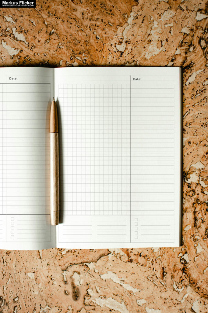 Organisiert durch den Tag: Das ultimative DAILY TO-DO LIST Notizbuch mit integrierter Checkliste. Pure Elegance: Der White Minimalist Notes Paper Planner für strukturierte Klarheit und kreativen Fokus "The future starts now" Motiv mit Hund"