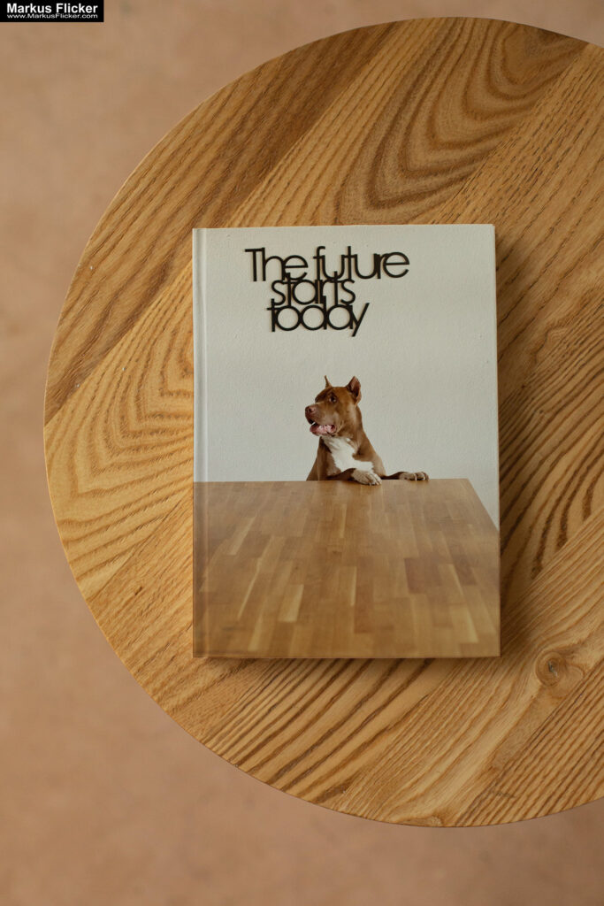 Organisiert durch den Tag: Das ultimative DAILY TO-DO LIST Notizbuch mit integrierter Checkliste. Pure Elegance: Der White Minimalist Notes Paper Planner für strukturierte Klarheit und kreativen Fokus "The future starts now" Motiv mit Hund"