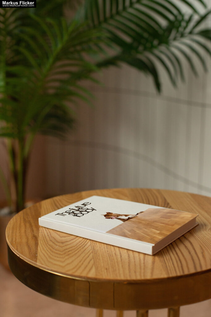 Organisiert durch den Tag: Das ultimative DAILY TO-DO LIST Notizbuch mit integrierter Checkliste. Pure Elegance: Der White Minimalist Notes Paper Planner für strukturierte Klarheit und kreativen Fokus "The future starts now" Motiv mit Hund"