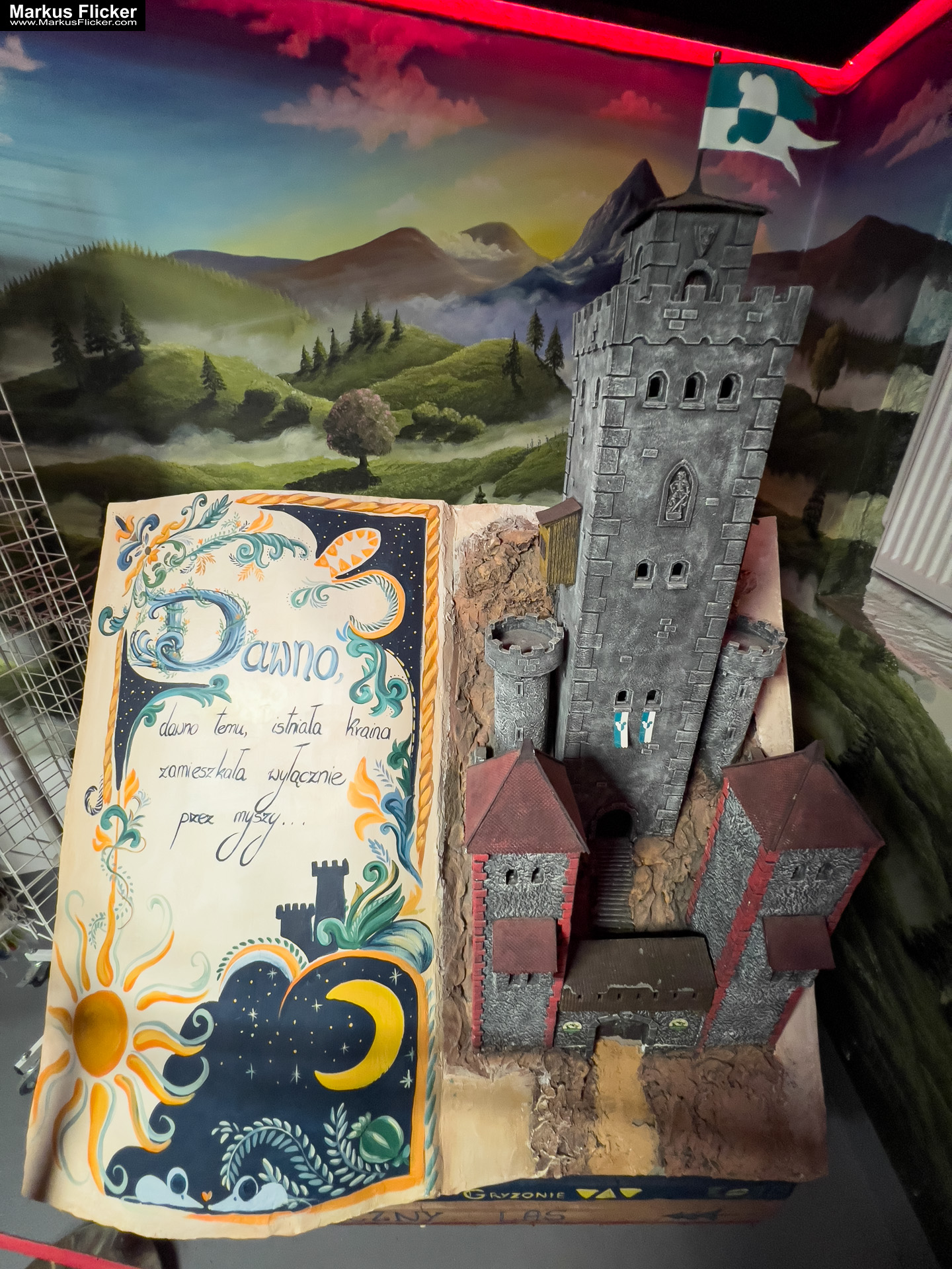 MYSZOGRÓD ZAKOPANE Skurrile Attraktion mit einer von lebenden Mäusen bevölkerten Miniaturlandschaft mit Häusern, Dörfern, Eisenbahnstrecke & Skigebiet MYSZOGRÓD ZAKOPANE Skurrile Attraktion mit einer von lebenden Mäusen bevölkerten Miniaturlandschaft mit Häusern, Dörfern, Eisenbahnstrecke & Skigebiet