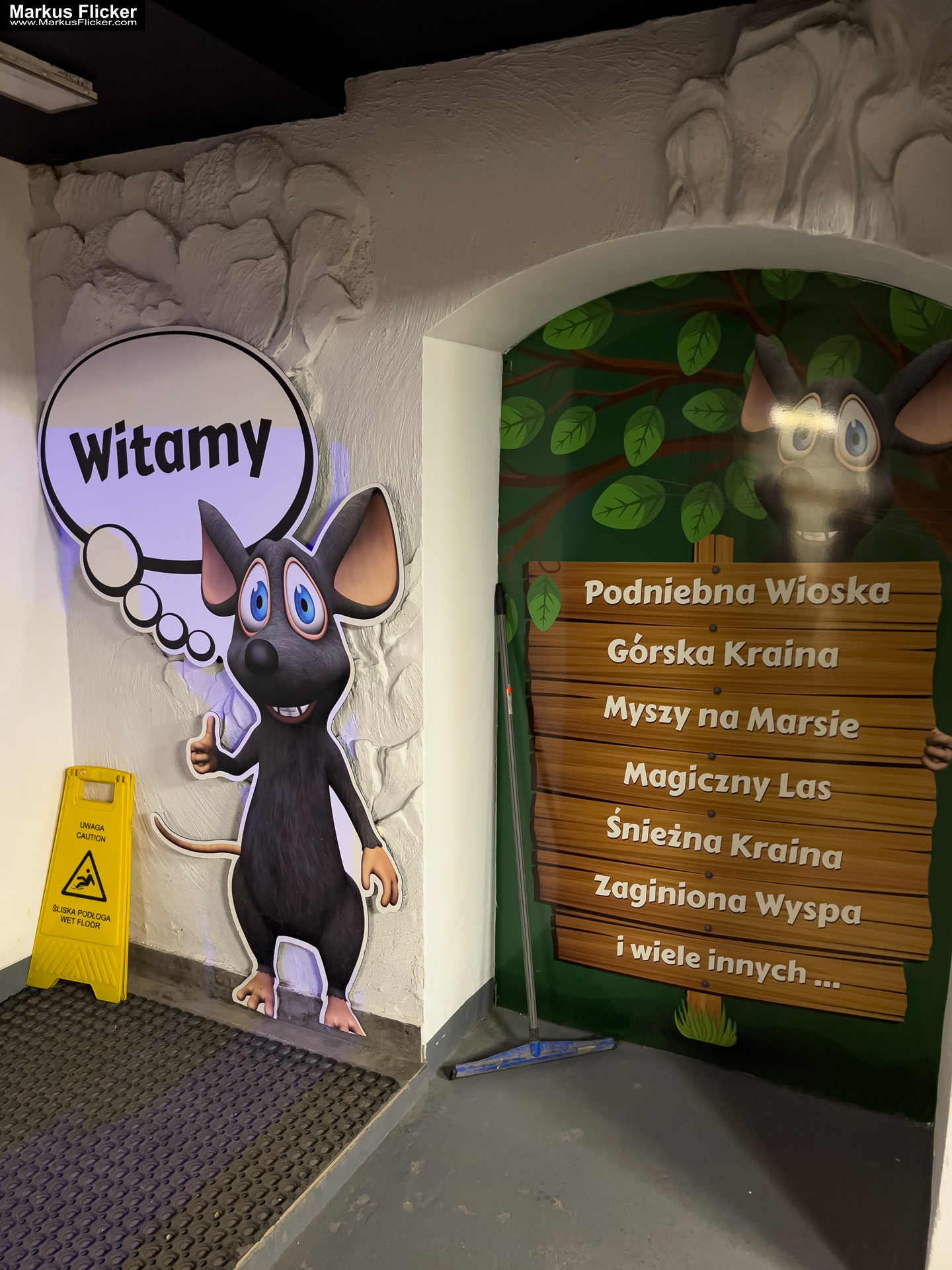 MYSZOGRÓD ZAKOPANE Skurrile Attraktion mit einer von lebenden Mäusen bevölkerten Miniaturlandschaft mit Häusern, Dörfern, Eisenbahnstrecke & Skigebiet MYSZOGRÓD ZAKOPANE Skurrile Attraktion mit einer von lebenden Mäusen bevölkerten Miniaturlandschaft mit Häusern, Dörfern, Eisenbahnstrecke & Skigebiet