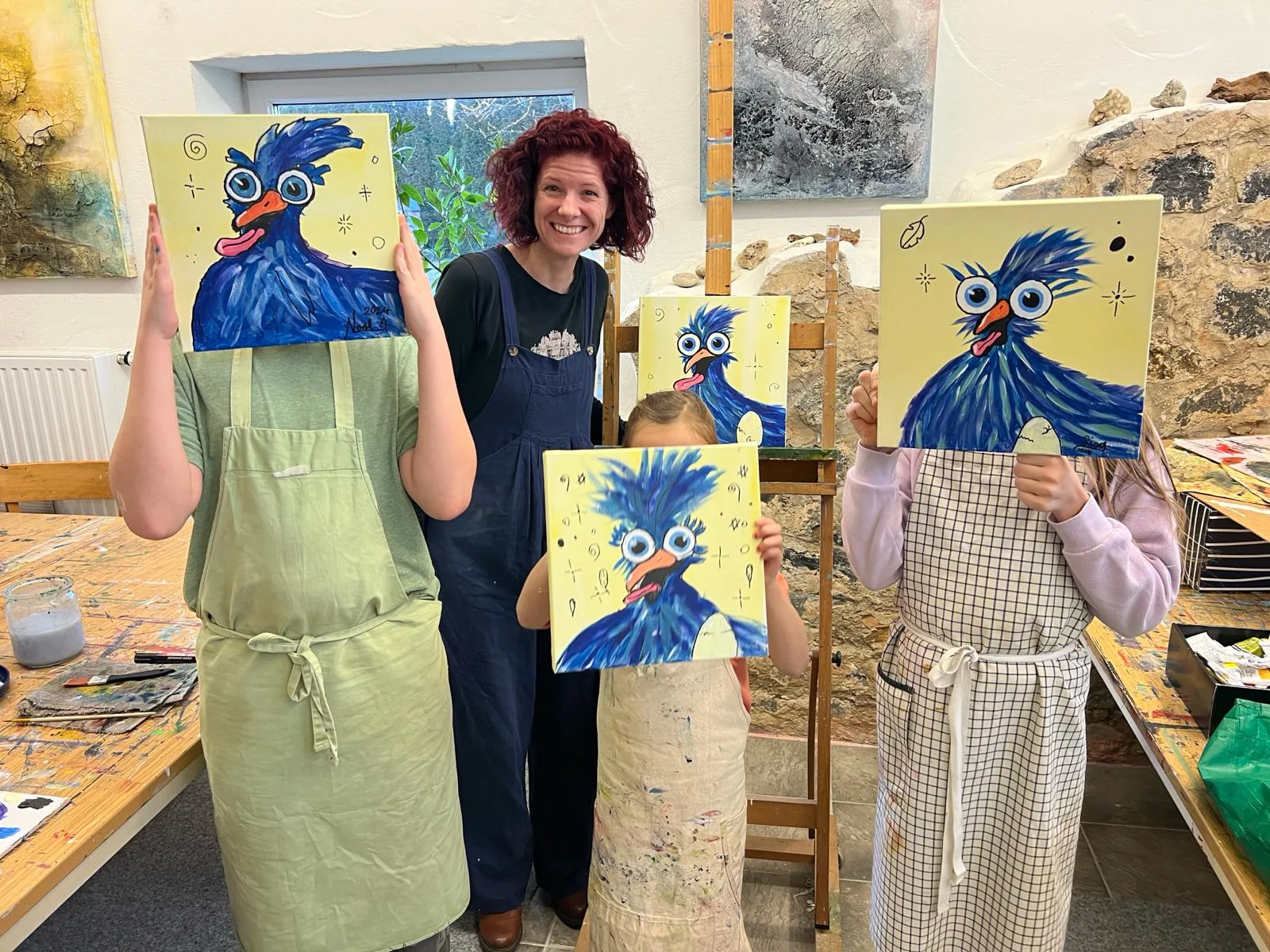 Kreativ Comic, Acryl, Skulpturen aus Ytong und Draht, Specksteintiere und Handyfotografie Kinder Workshop Kunstprogramm Malwerkstatt Martina Brandl Steiermark Österreich