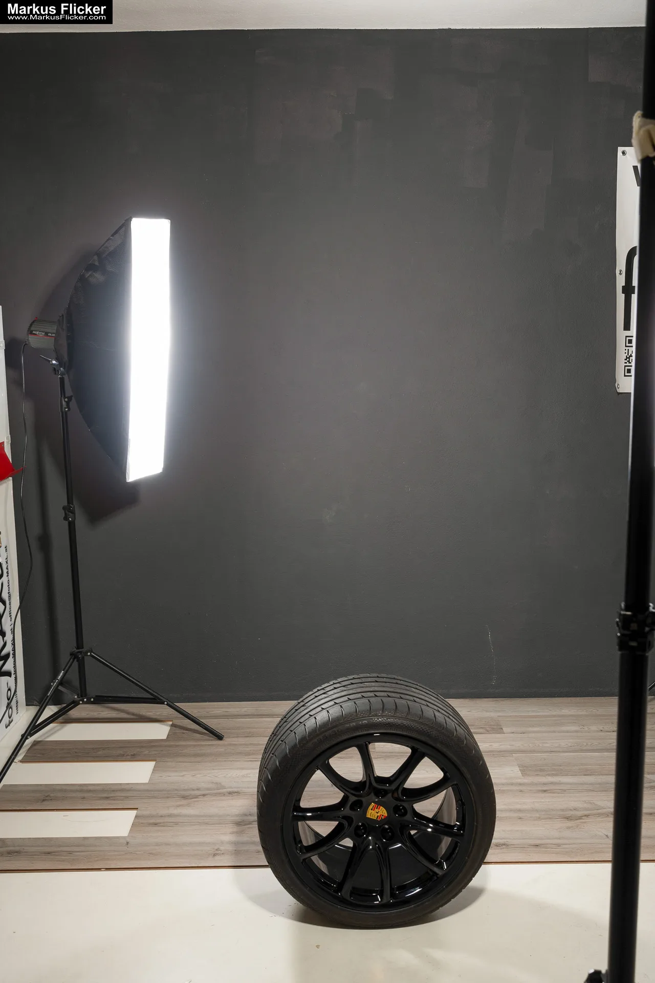 Produktfoto Porsche Felge mit ContiSportContact Reifen im Fotostudio inkl. 37 Fototipps für Produktfotos