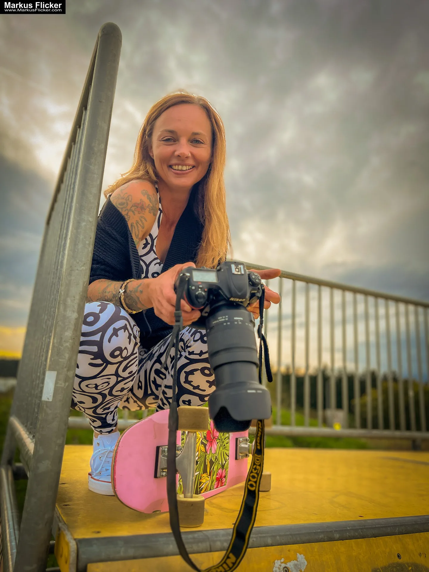 Fotoshooting mit Skateboard und Longboard: Weibliches Model Andrea im Herbst im Skatepark inkl. 10 Tipps und Tricks