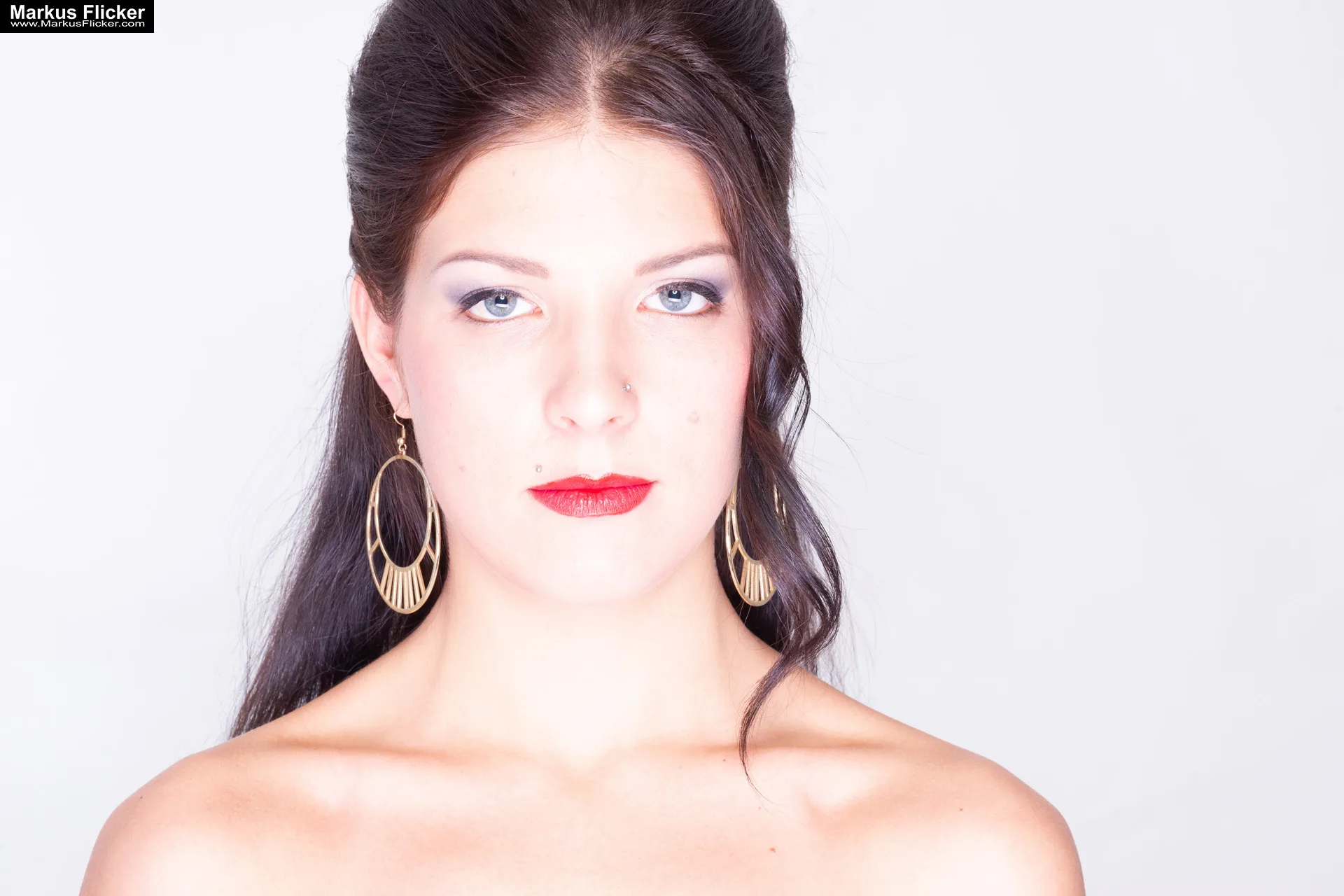 Alle weiblichen Models sind bei mir Nackt vor der Kamera! Vor allem bei einem Portrait! Bildausschnitt und Bearbeitung inkl. Lichtsetup im Fotostudio. Alle weiblichen Models sind bei mir Nackt vor der Kamera! Vor allem bei einem Portrait! Bildausschnitt und Bearbeitung inkl. Lichtsetup im Fotostudio.