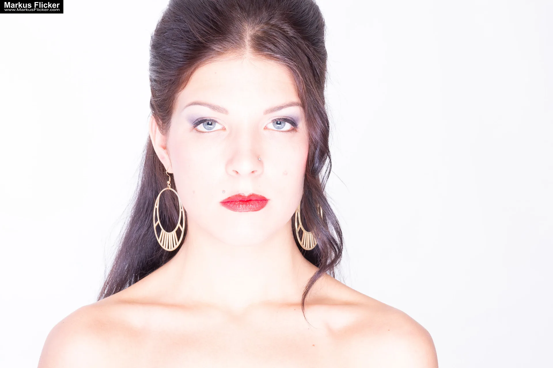 Alle weiblichen Models sind bei mir Nackt vor der Kamera! Vor allem bei einem Portrait! Bildausschnitt und Bearbeitung inkl. Lichtsetup im Fotostudio. Alle weiblichen Models sind bei mir Nackt vor der Kamera! Vor allem bei einem Portrait! Bildausschnitt und Bearbeitung inkl. Lichtsetup im Fotostudio.