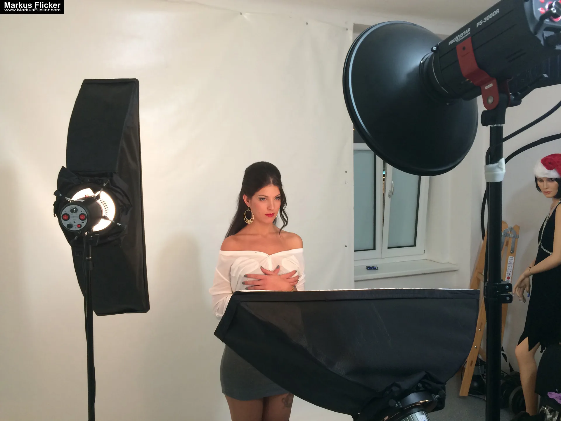 Alle weiblichen Models sind bei mir Nackt vor der Kamera! Vor allem bei einem Portrait! Bildausschnitt und Bearbeitung inkl. Lichtsetup im Fotostudio. Alle weiblichen Models sind bei mir Nackt vor der Kamera! Vor allem bei einem Portrait! Bildausschnitt und Bearbeitung inkl. Lichtsetup im Fotostudio.