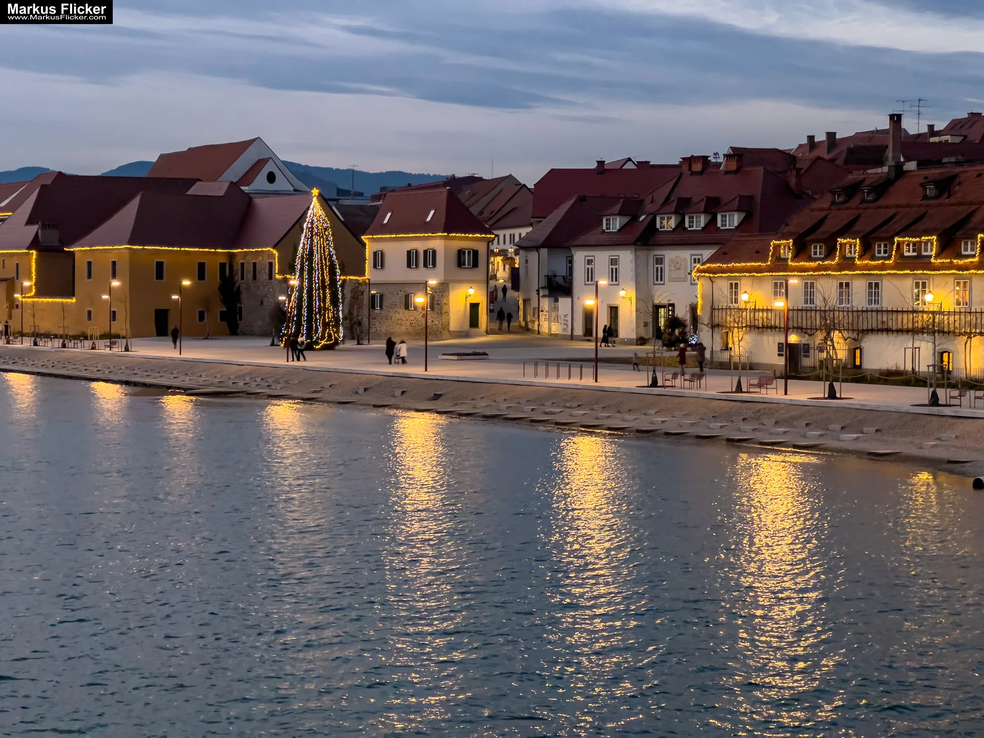 Magisches Maribor Weihnachtsmarkt Winterwunderland Advent im Winter Čarobni Maribor Riesenrad Slowenien Magisches Maribor Weihnachtsmarkt Winterwunderland Advent im Winter Čarobni Maribor Riesenrad