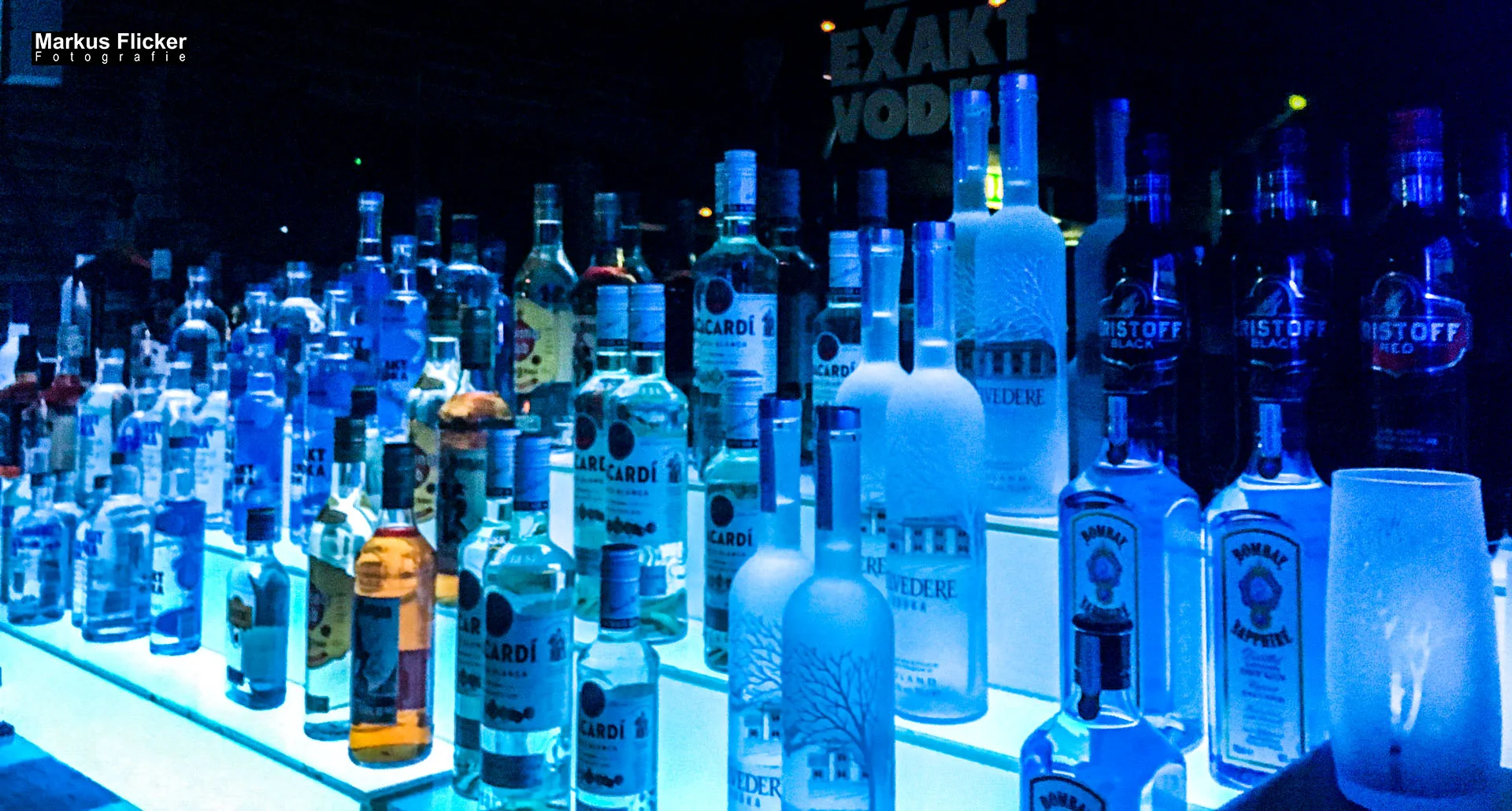 Ein Fotograf geht in eine Bar... und fängt den perfekten Schnappschuss ein. Die perfekte Aufnahme – Bars und Lokale mit Kamera oder Smartphone einfangen inkl. 37 Fototipps und Bildideen Ein Fotograf geht in eine Bar... und fängt den perfekten Schnappschuss ein inkl. 37 Fototipps und Bildideen