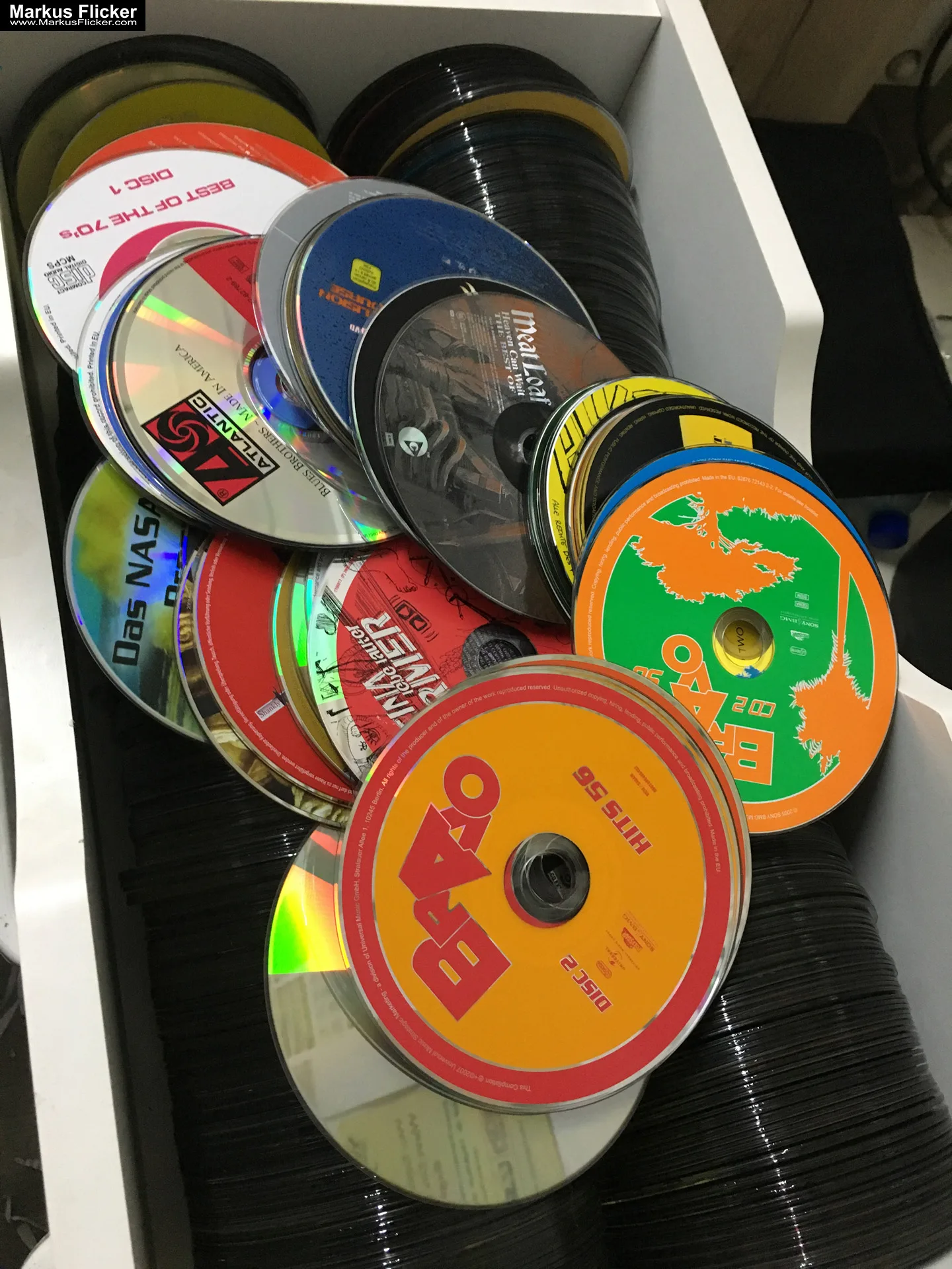 Prisma-, Glaskugel und Spiegeleffekte. Lichtmalerei mit Taschenlampen für DIY-Fotoprojekte