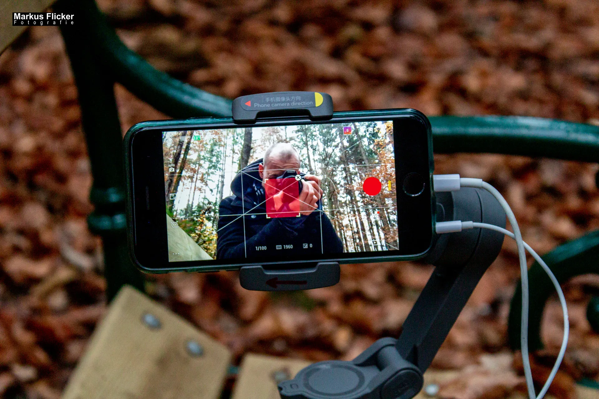 DJI Osmo Mobile Combo Kit - 3-Achsen-Smartphonestabilisator kompatibel mit iPhone und Smartphone Android, leichtes und tragbares Design, stabile Aufnahme, intelligente Steuerung + Stativ DJI Osmo Mobile Combo Kit - 3-Achsen-Smartphonestabilisator kompatibel mit iPhone und Smartphone Android, leichtes und tragbares Design, stabile Aufnahme, intelligente Steuerung + Stativ