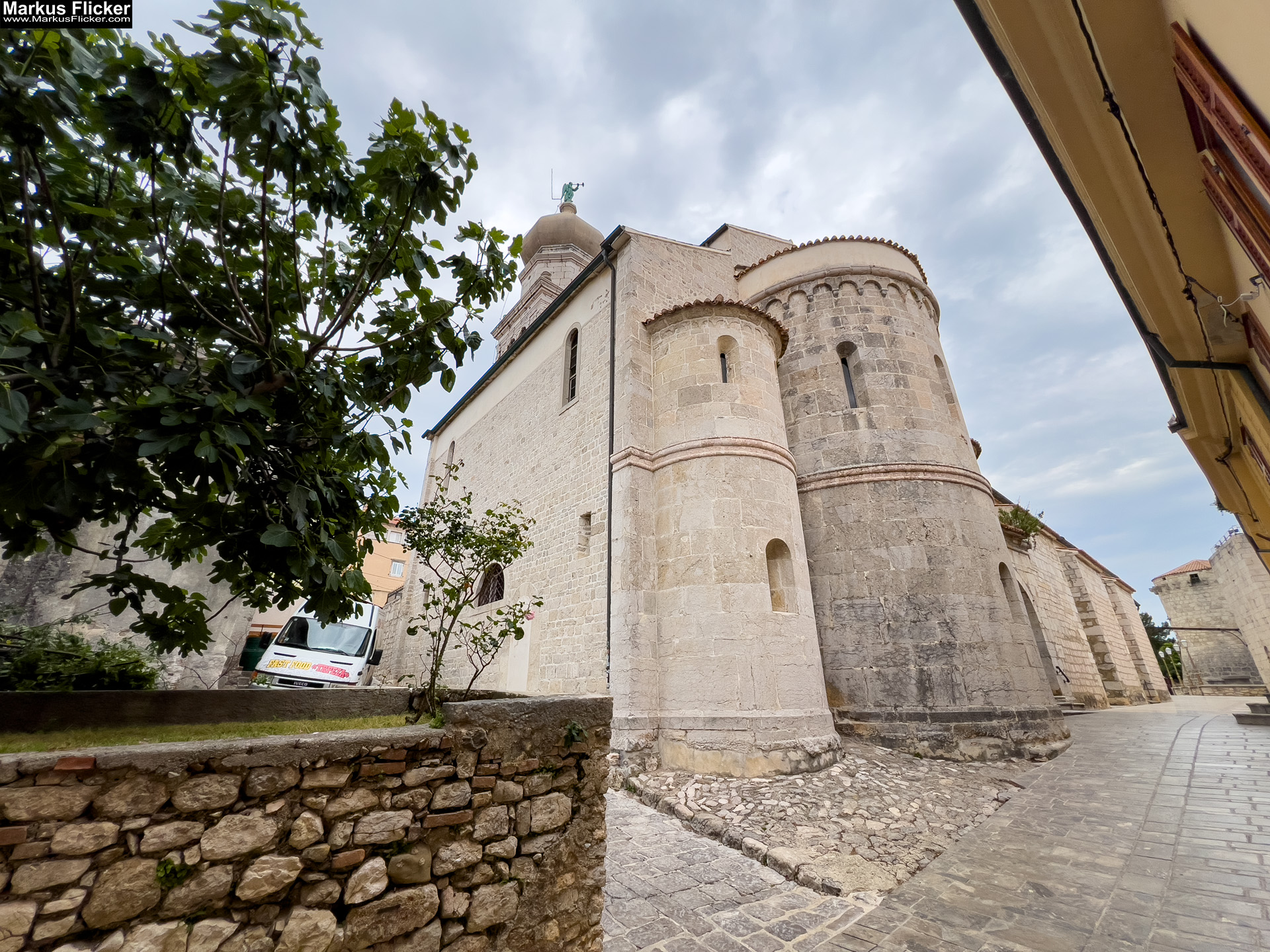 Die Stadt Krk – ein lebendiger Knotenpunkt aus Geschichte, Gegenwart und Zukunft Die Stadt Krk – ein lebendiger Knotenpunkt aus Geschichte, Gegenwart und Zukunft