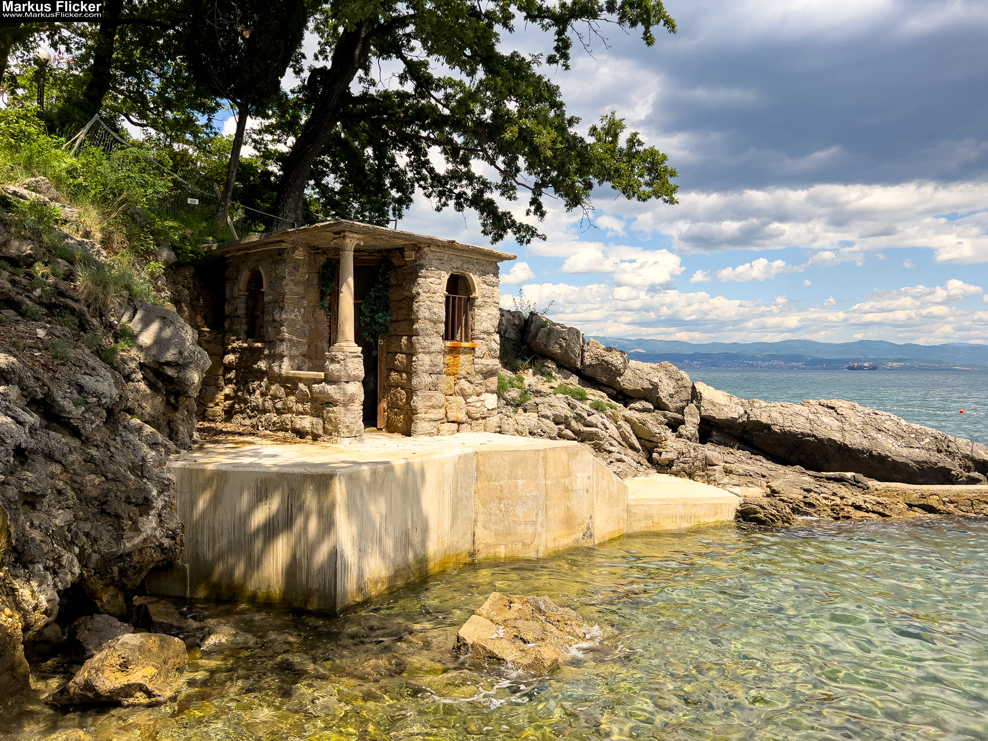 Lovran Ufer Küste Primorje-Gorski kotar Lorbeer Istrien Kroatien Adria #visitcroatia #visitlovran Lungomare Promenade Lovran Ufer Küste Primorje-Gorski kotar Lorbeer Istrien Kroatien Adria #visitcroatia #visitlovran