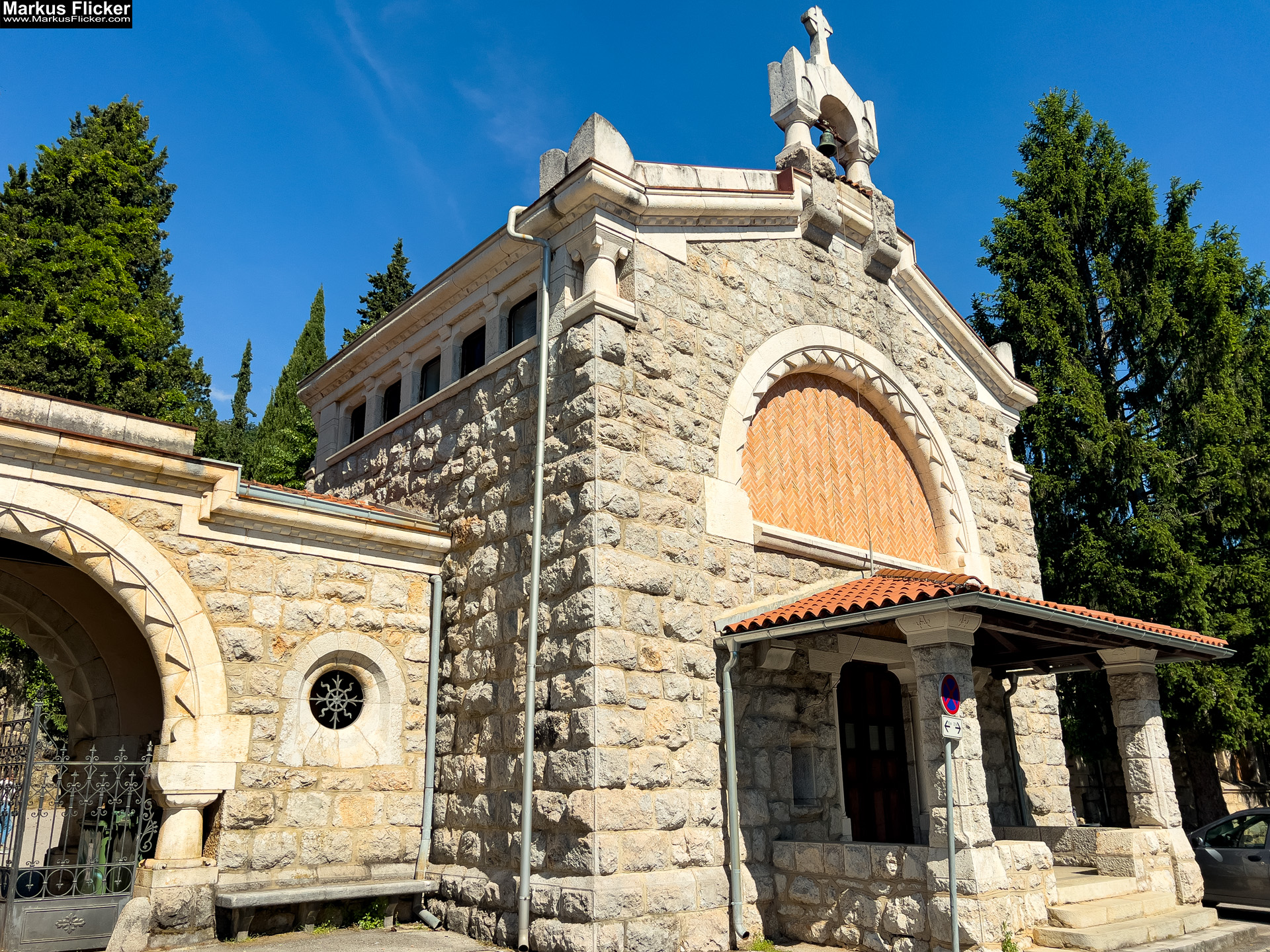 Lovran Ufer Küste Primorje-Gorski kotar Lorbeer Istrien Kroatien Adria #visitcroatia #visitlovran Spomen Kosturnica Palim Borcima Groblje Lovran Friedhof Lovran Ufer Küste Primorje-Gorski kotar Lorbeer Istrien Kroatien Adria #visitcroatia #visitlovran