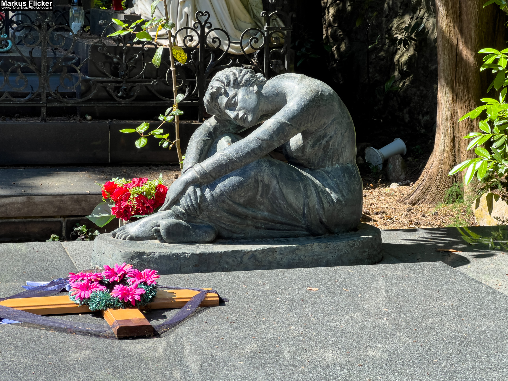 Lovran Ufer Küste Primorje-Gorski kotar Lorbeer Istrien Kroatien Adria #visitcroatia #visitlovran Spomen Kosturnica Palim Borcima Groblje Lovran Friedhof Lovran Ufer Küste Primorje-Gorski kotar Lorbeer Istrien Kroatien Adria #visitcroatia #visitlovran