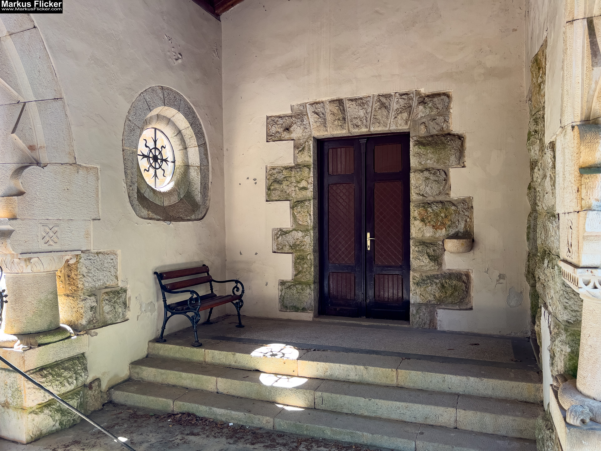 Lovran Ufer Küste Primorje-Gorski kotar Lorbeer Istrien Kroatien Adria #visitcroatia #visitlovran Spomen Kosturnica Palim Borcima Groblje Lovran Friedhof Lovran Ufer Küste Primorje-Gorski kotar Lorbeer Istrien Kroatien Adria #visitcroatia #visitlovran