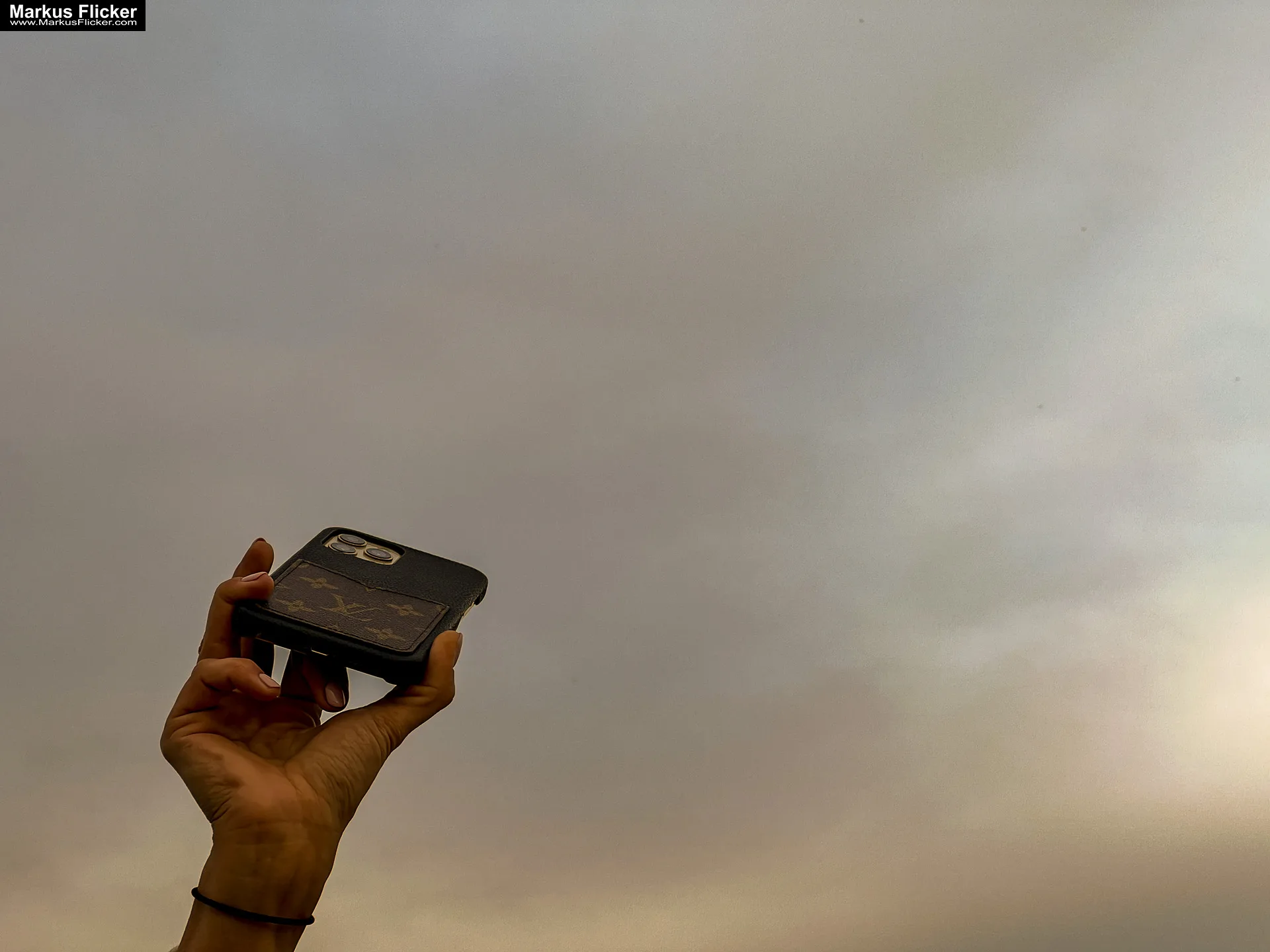 Fotos und Videos im Hochformat oder Querformat? Fotografieren und Filmen mit dem Smartphone inkl. 37 Fototipps und Bildideen Fotos und Videos im Hochformat oder Querformat? Fotografieren und Filmen mit dem Smartphone: Bessere Fotos und Videos mit dem Handy für Freizeit, Hobby und Business