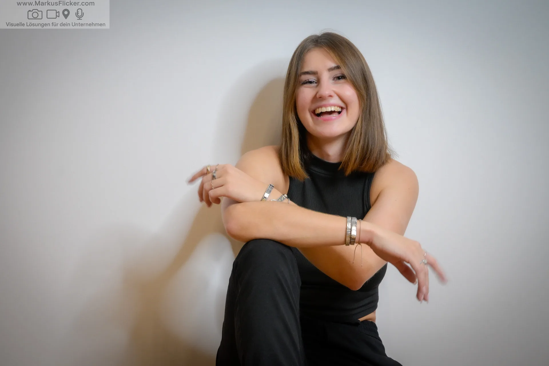 Business Casual trifft auf Natürlichkeit – Shooting mit Saskia P. in Graz inkl. 37 praktische Tipps & Tricks für Business-Models und Fotograf:innen