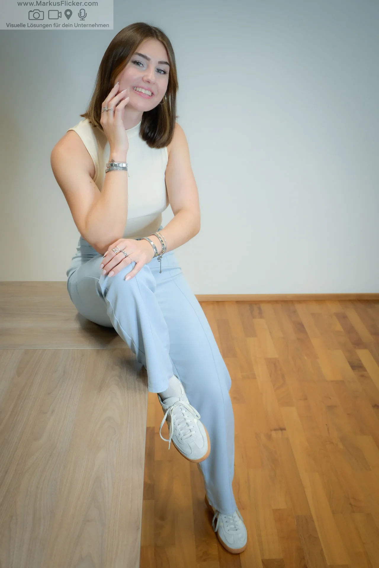 Business Casual trifft Natürlichkeit – Fotoshooting mit Saskia P. in Graz