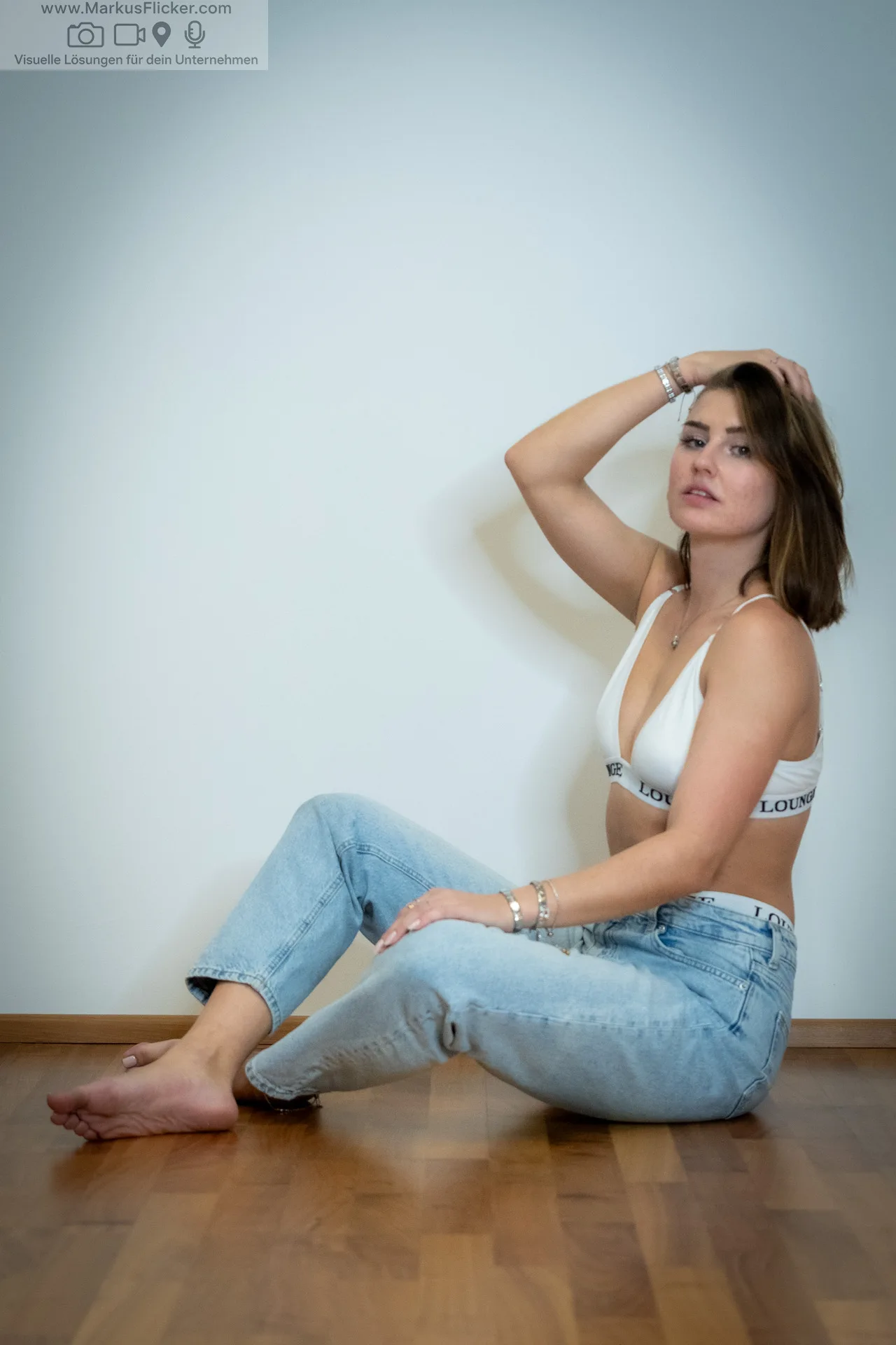 Casual Fitness & Natürlichkeit – Fotoshooting mit Saskia P. in Graz inkl. 37 Tipps & Tricks für Models & Fotografen – Shooting mit Sport-BH & Jeans