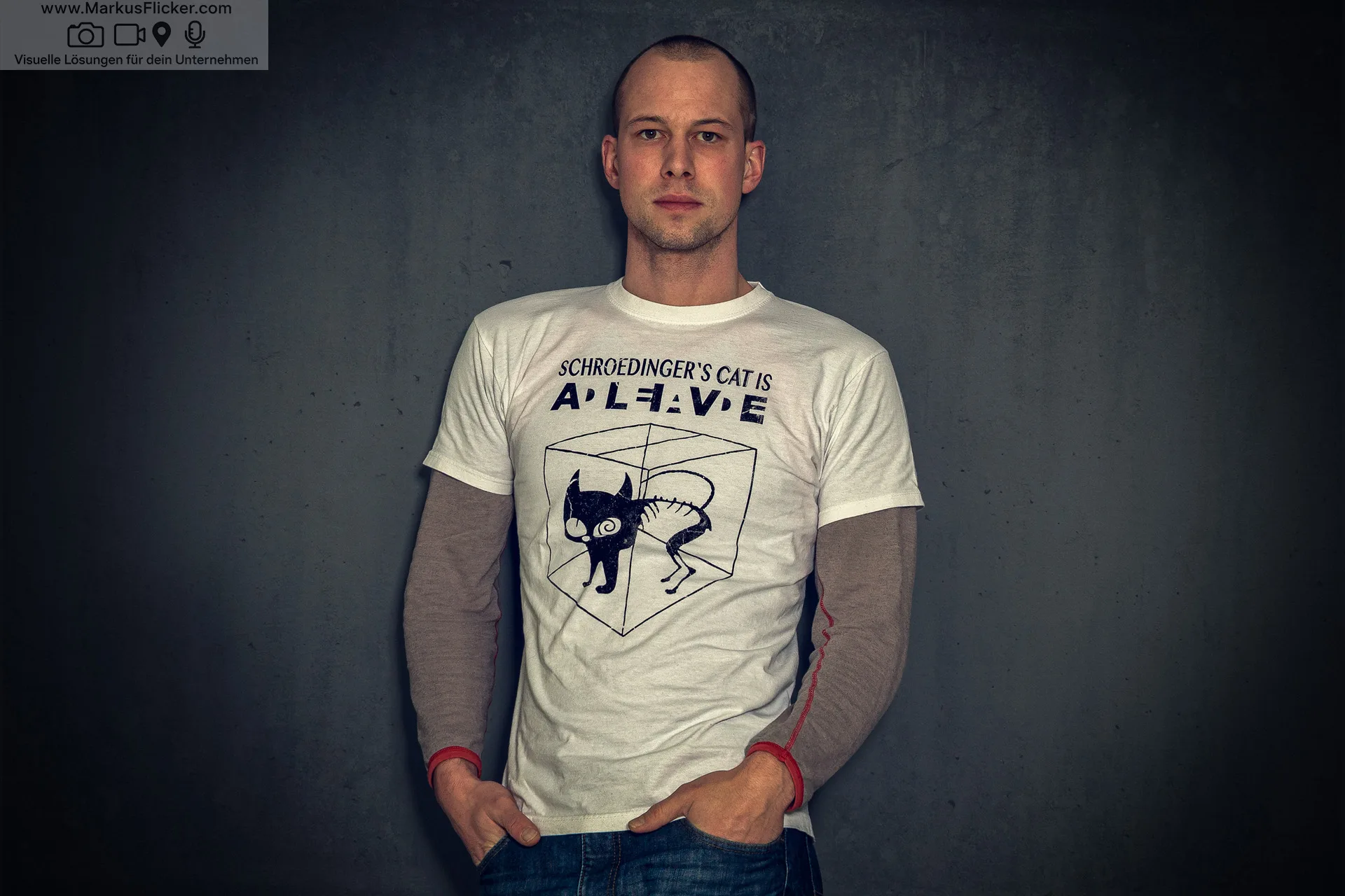 Selfie im Home Studio – Zwischen Physik, Identität und moderner Selbstinszenierung