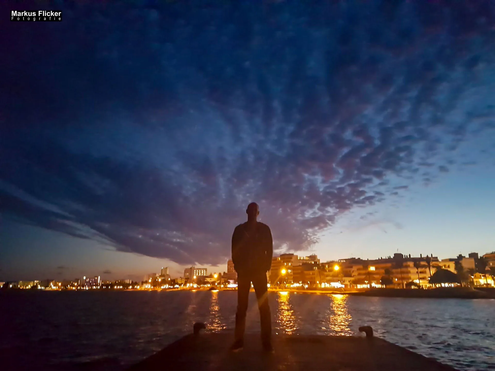 Reisefotografie mit dem Smartphone: Wie Du mit Apps, Bearbeitung und Teilen beeindruckende Bilder erschaffst inkl. 37 praxisnahe Tipps & Tricks Reisefotografie mit dem Smartphone: Wie Du mit Apps, Bearbeitung und Teilen beeindruckende Bilder erschaffst inkl. 37 praxisnahe Tipps & Tricks