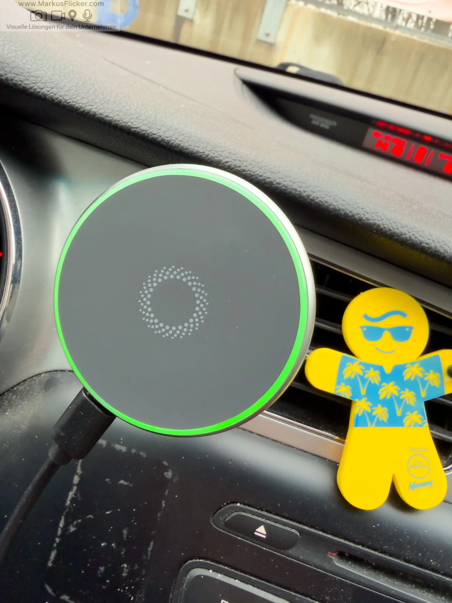 MagSafe Smartphone Halterung für iPhone Pro Max – Magnetisch, stabil & schnell geladen. Sicher fahren, schneller laden, besser sehen. MagSafe Smartphone Halterung für iPhone Pro Max – Magnetisch, stabil & schnell geladen. Sicher fahren, schneller laden, besser sehen.