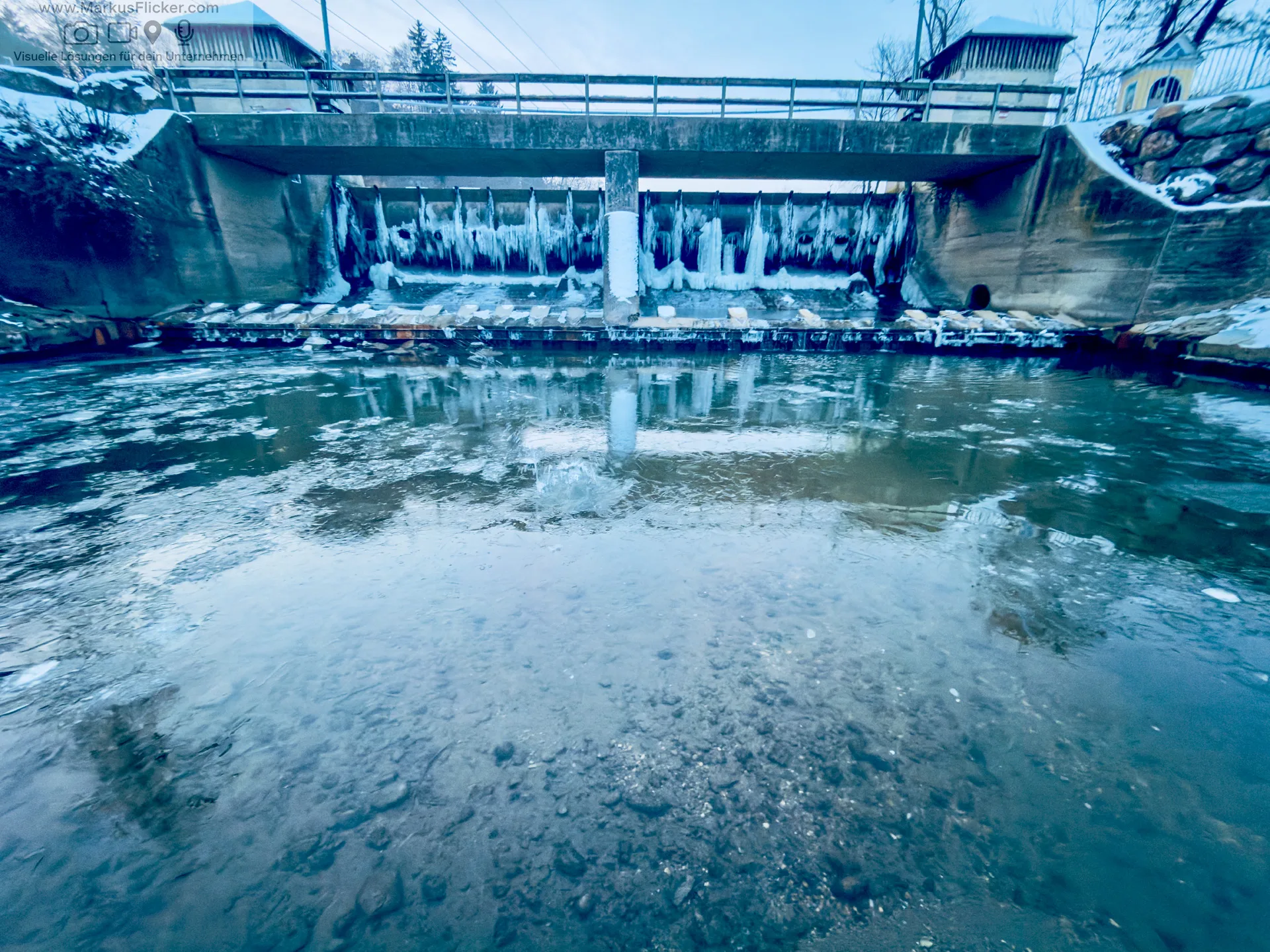 Eis Trifft Wasser – Winterfotografie mit dem Smartphone an der Gliederwehr in Gleisdorf Eis Trifft Wasser – Winterfotografie mit dem Smartphone an der Gliederwehr in Gleisdorf