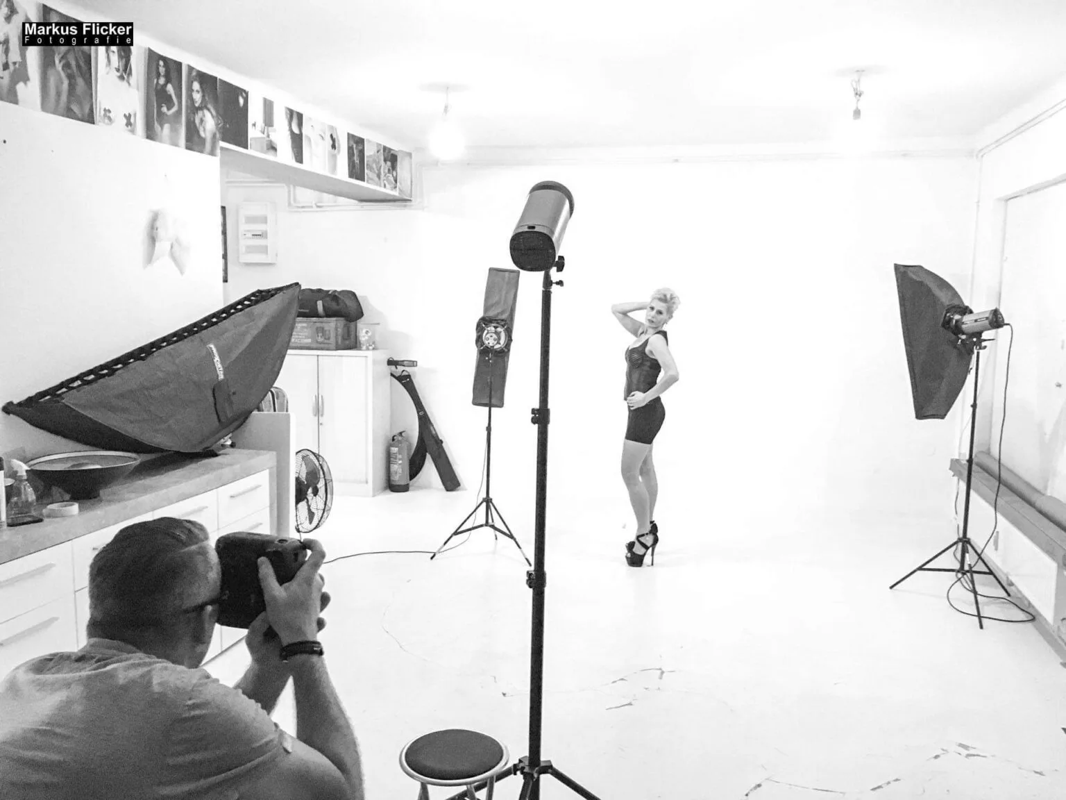 Markus Flicker ist Fotograf, Videograf, Content Creator und Autor aus Graz in der Steirmark, Österreich. Seit der Gründung seiner Werbe- und Marketingagentur im Jahr 2012 unterstützt er Unternehmen mit professioneller Fotografie, Videografie, Bildbearbeitung und kreativen Werbelösungen. Sein Leistungsspektrum reicht von Advertising-Content, Imagebearbeitung mit Adobe Photoshop und visuellen Markenstrategien bis hin zu Workshops, Fotokursen und Trainings.Auf seinem Blog, Fotoblog und Videoblog teilt Markus Flicker Wissen zu Fotografie, Smartphone-Fotografie, Videoproduktion, Reisefotografie und Online-Sichtbarkeit. Seine Reiseberichte, Roadtrips und Fotoreisen durch die Steirmark, Österreich und die Welt verbinden Natur, Landschaft, Menschen und Atmosphäre zu eindrucksvollen visuellen Geschichten. Zusätzlich bietet er Erotic Art sowie Dessous- und Lingerie-Fotografie an. Markus Flicker steht für hochwertige visuelle Lösungen, kreative Bildsprache und authentisches Storytelling – für Unternehmen, Marken und Menschen, die sichtbar werden wollen.